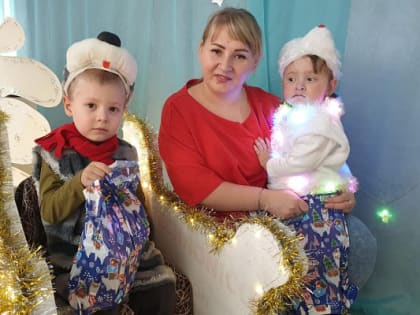 Иван Лоор передал новогодние подарки детям Славгородского округа.