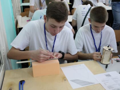 Финал окружного хакатона по строительству ракет в Бийске