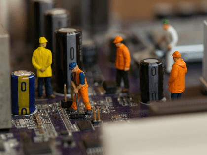 Шум есть, работы нет: почему блок питания выходит из строя