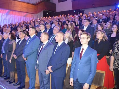 Барнаульские энергетики принимают поздравления с наступающим профессиональным праздником
