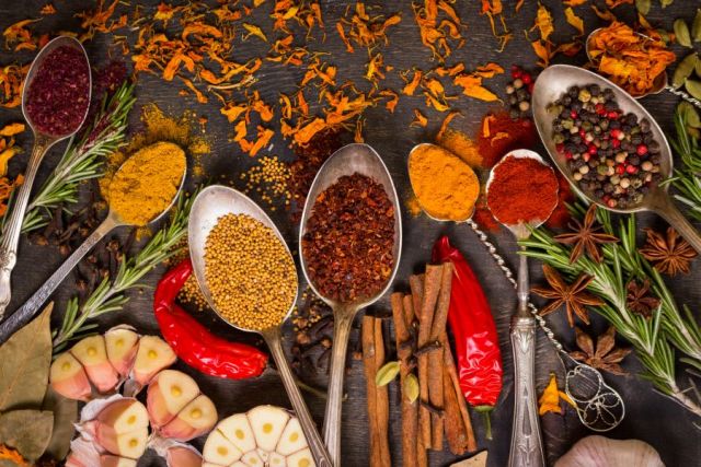 ayurveda en voeding: kruiden en specerijen geven kleur en geur aan je maaltijd