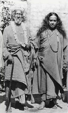 Lees meer over beiden in de klassieker 'Autobiography of a yogi'.