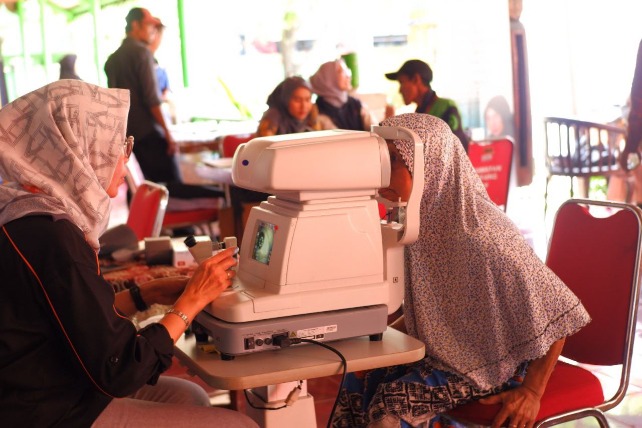 Periksa Mata Refraksi Klinis, Gratis untuk Setiap Pembelian