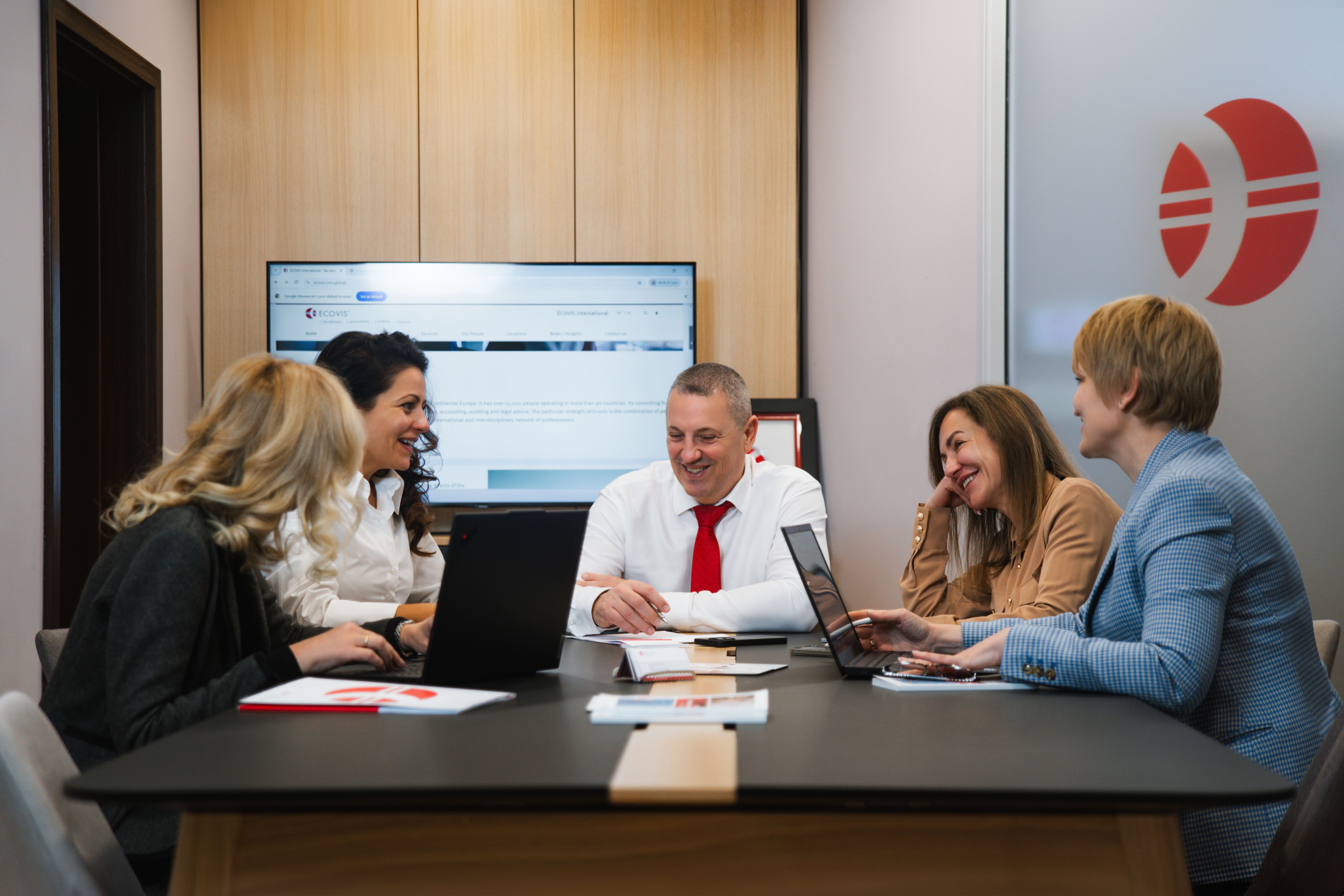 Auditors, tax advisors and lawyers