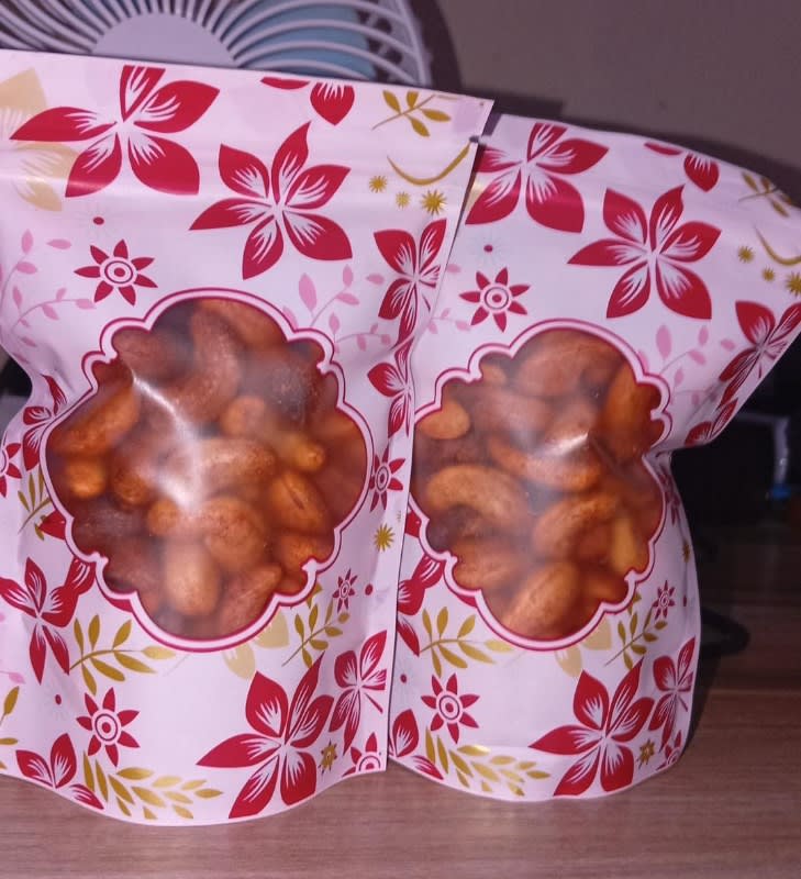 Spicy cashew nut small pouch