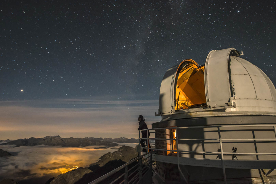 Reportage photographique documentaire "la tête dans les étoiles", à l'Observatoire du Pic du Midi., sur le développement par deux scientifiques d'une caméra à infra-rouge pour observer les astres.