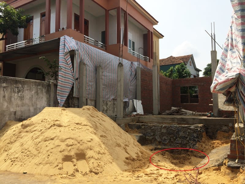 Quảng Bình: Lý giải nguyên nhân gây sập mái hiên bê-tông khiến 2 người thương vong