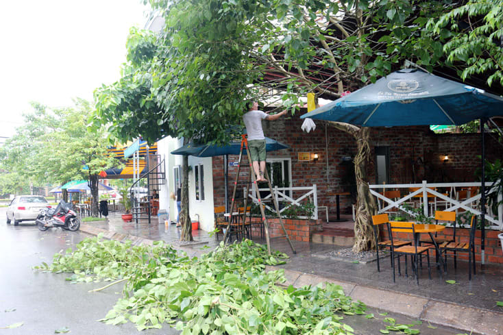 Người dân chủ động phòng chống bão số 4