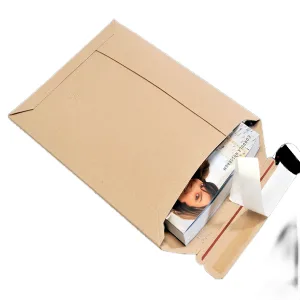 Pochette carton recyclé brune à fermeture adhésive ouverture petit côté photo du produit