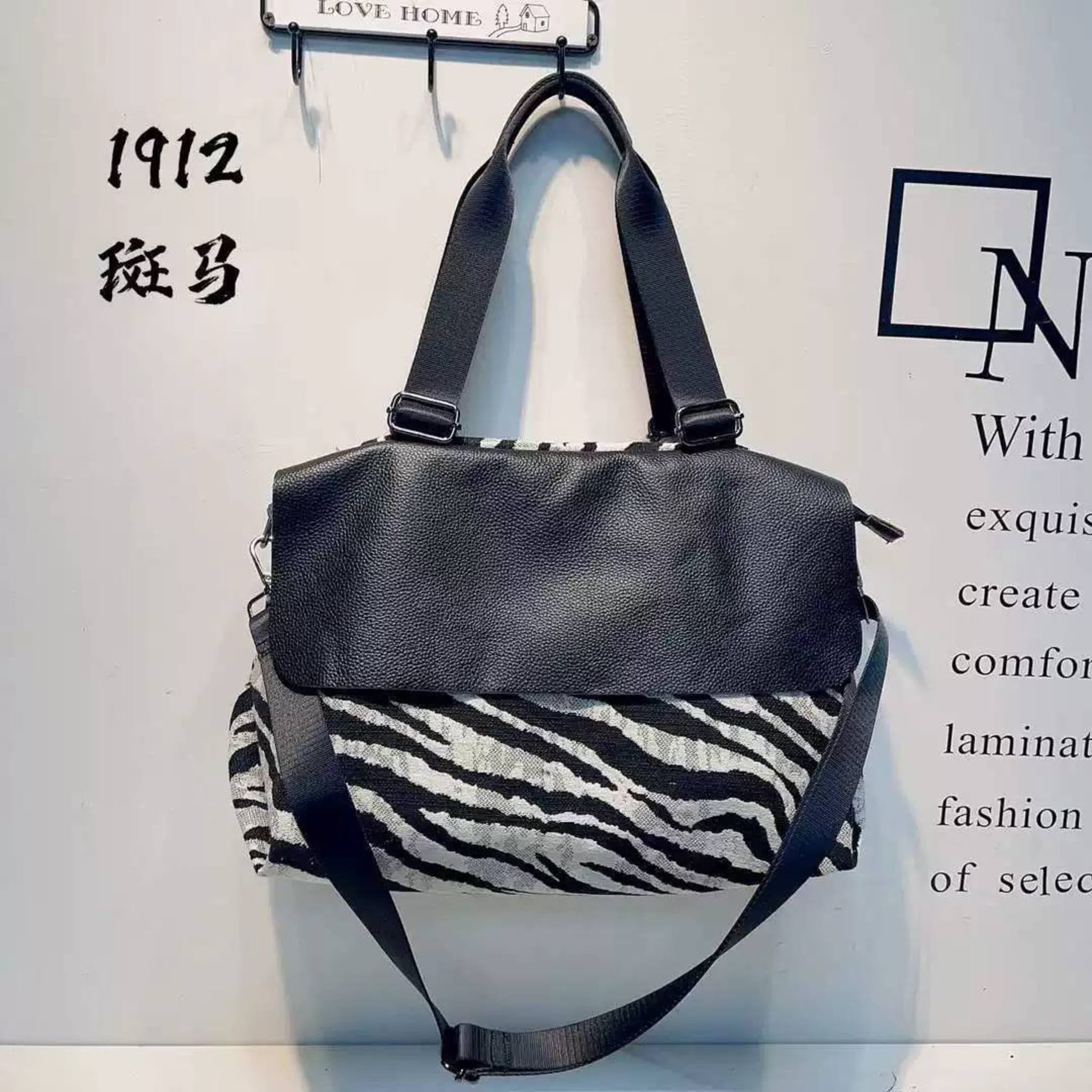 Женская сумка-тоут с отделением из зебры и сетки