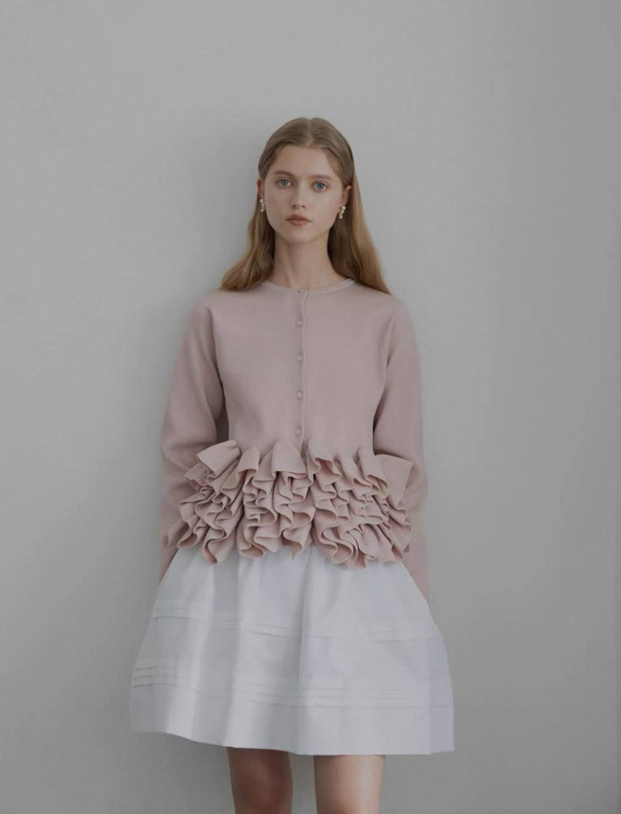 Женский вязаный кардиган с рюшами и пуговицами