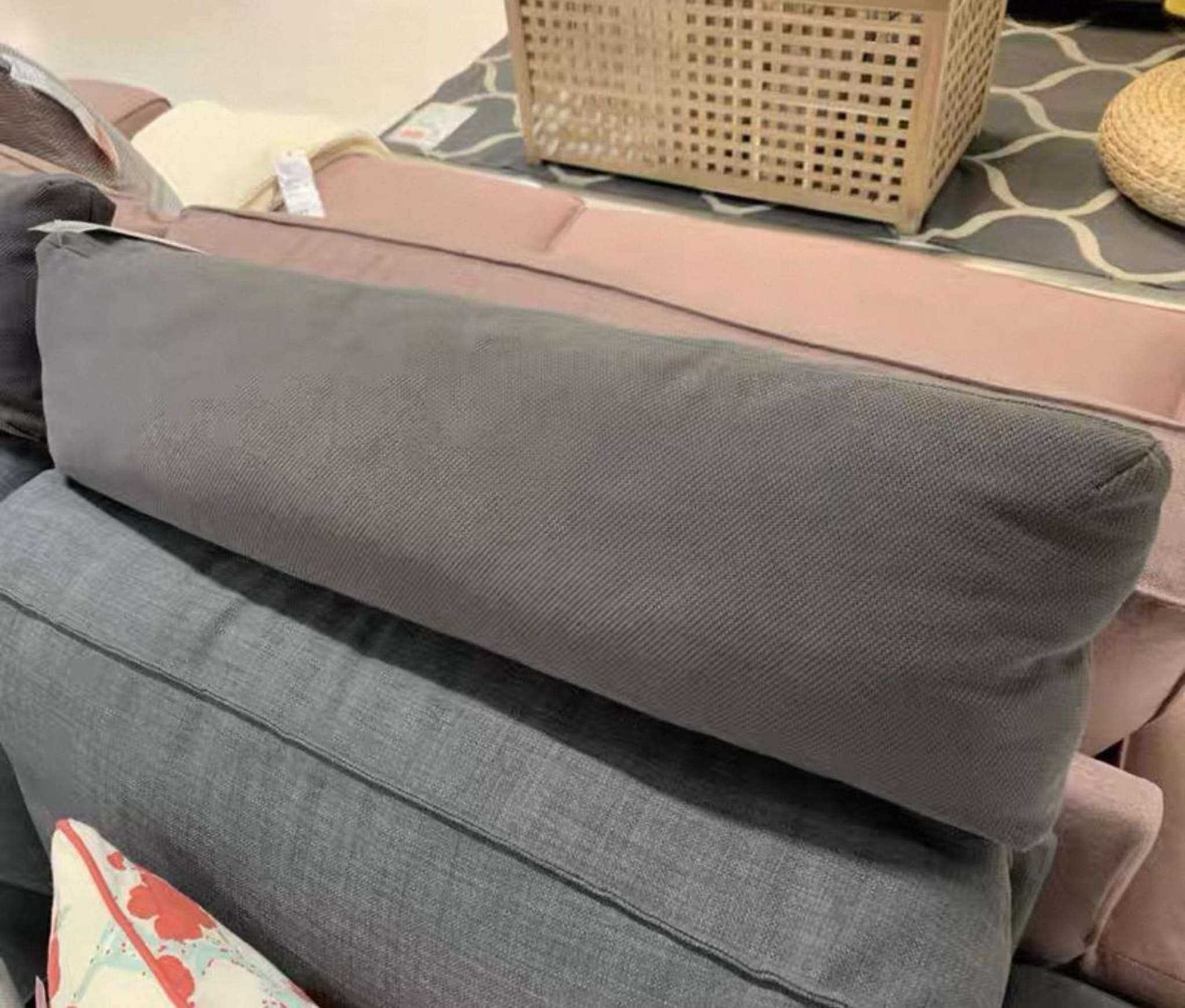 Подушка на спинку дивана IKEA Vimle с металлическим каркасом