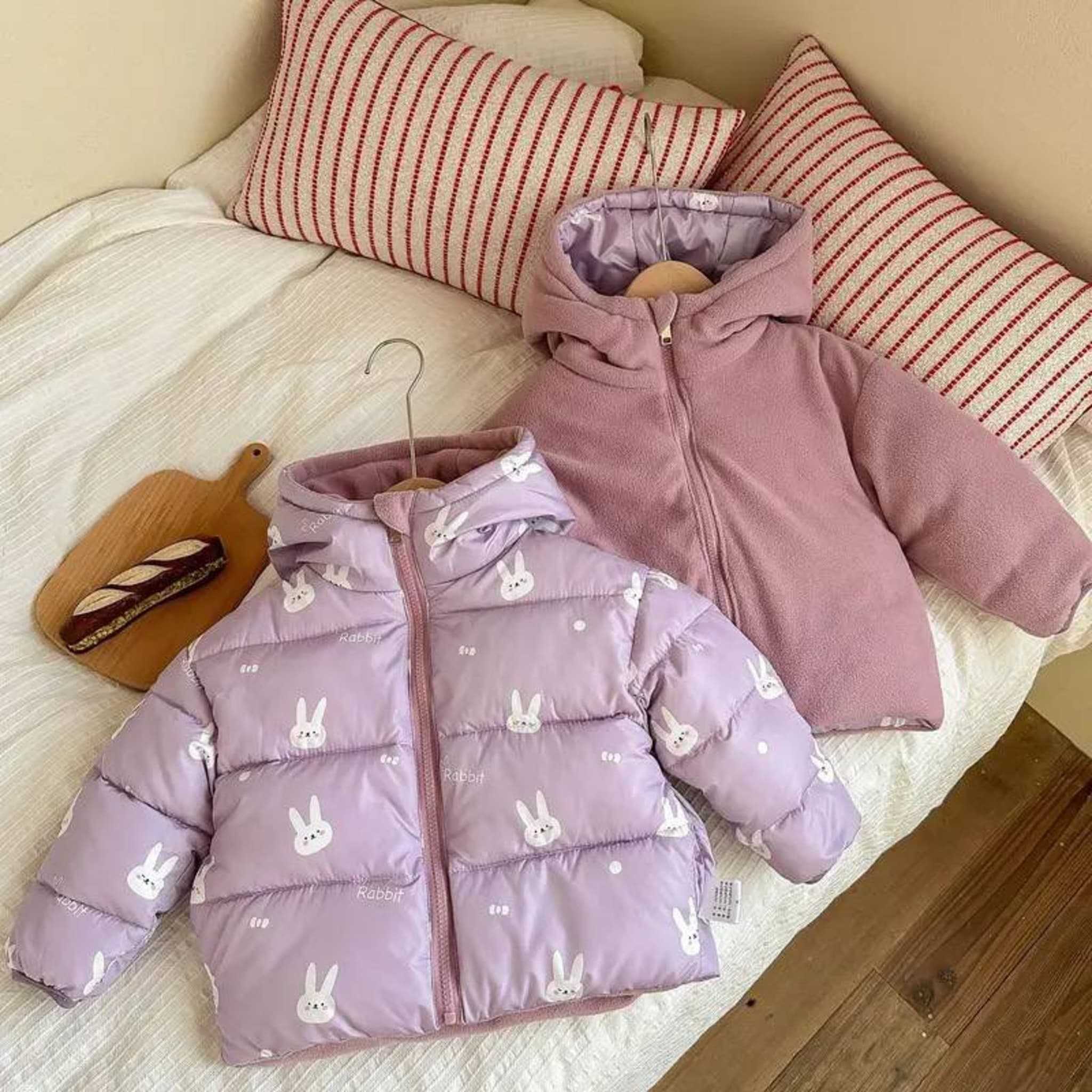 Детская двусторонняя куртка с капюшоном и принтом