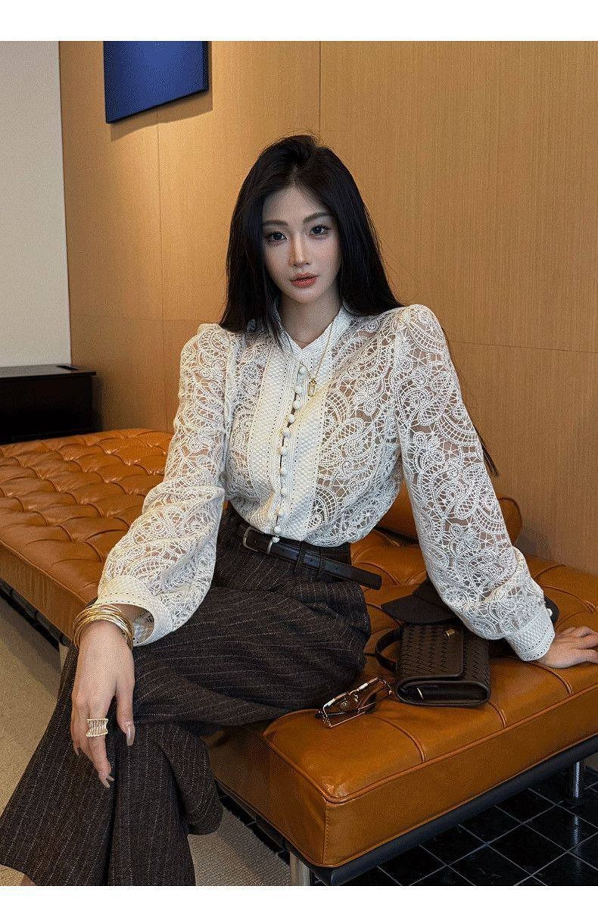 Женская блузка из кружева с длинным рукавом