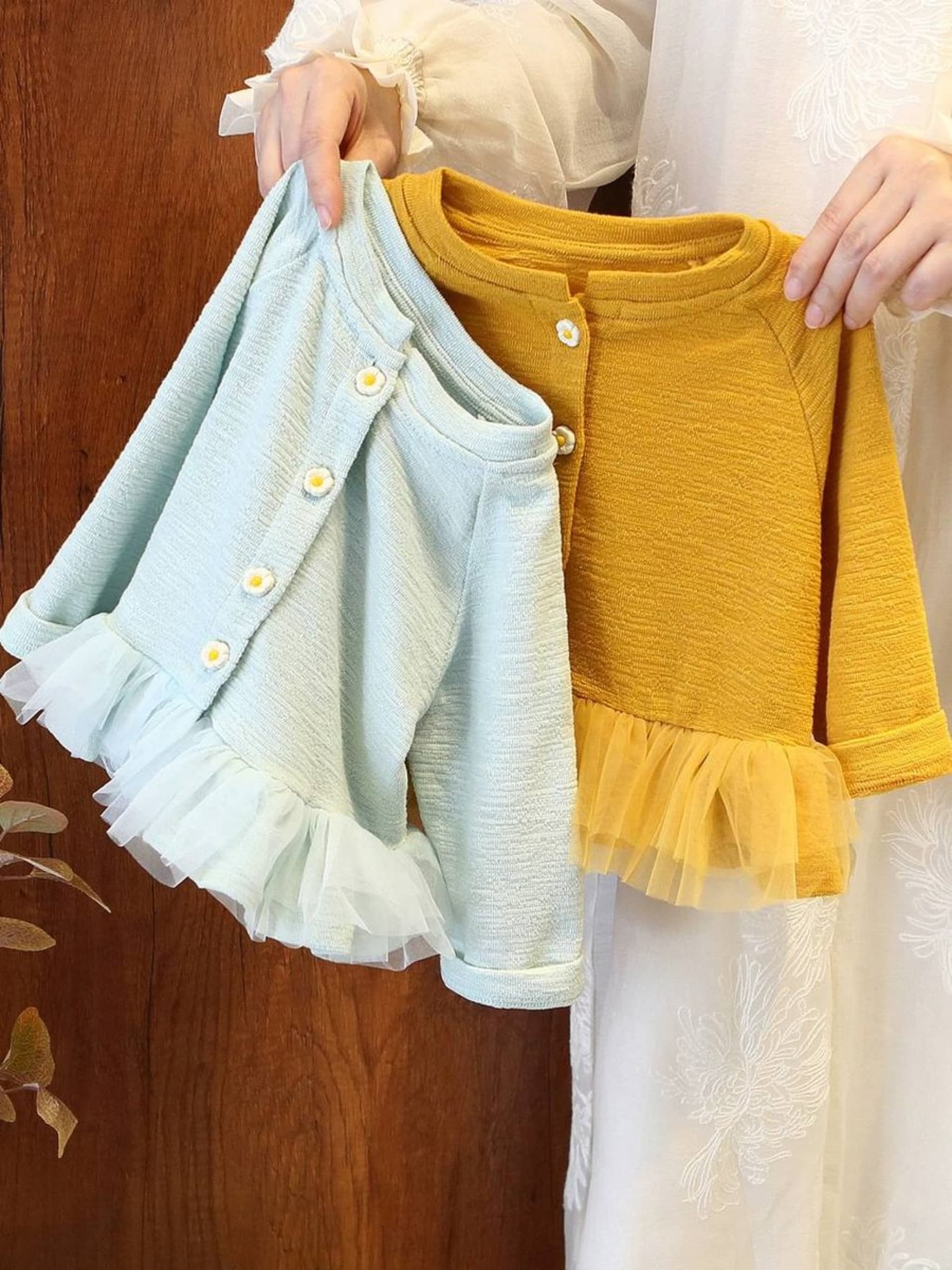 Детский вязаный кардиган с кружевной юбочкой