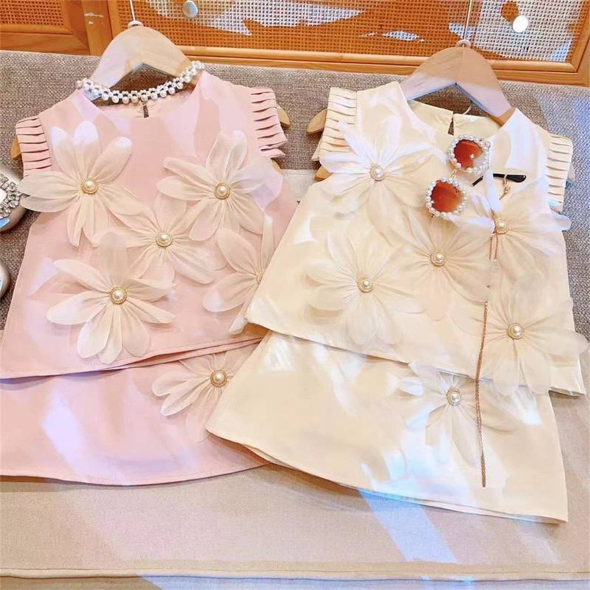 Детский комплект платье с цветами и жакетом