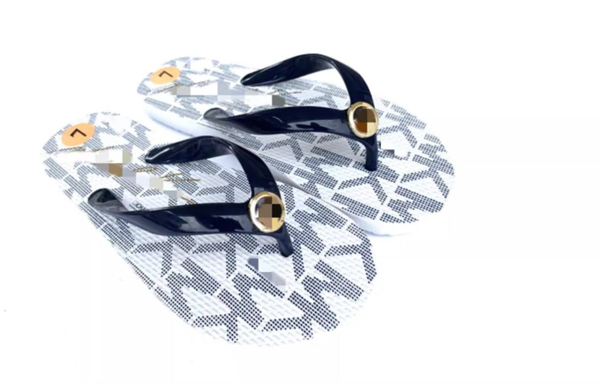 Женские летние тапочки с принтом и металлическим декором