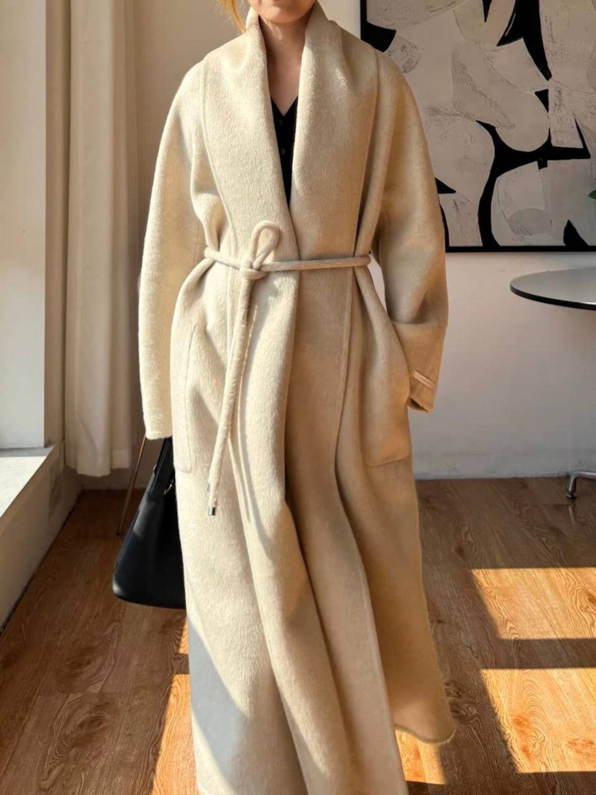 Женское шерстяное пальто с поясом, бежевое