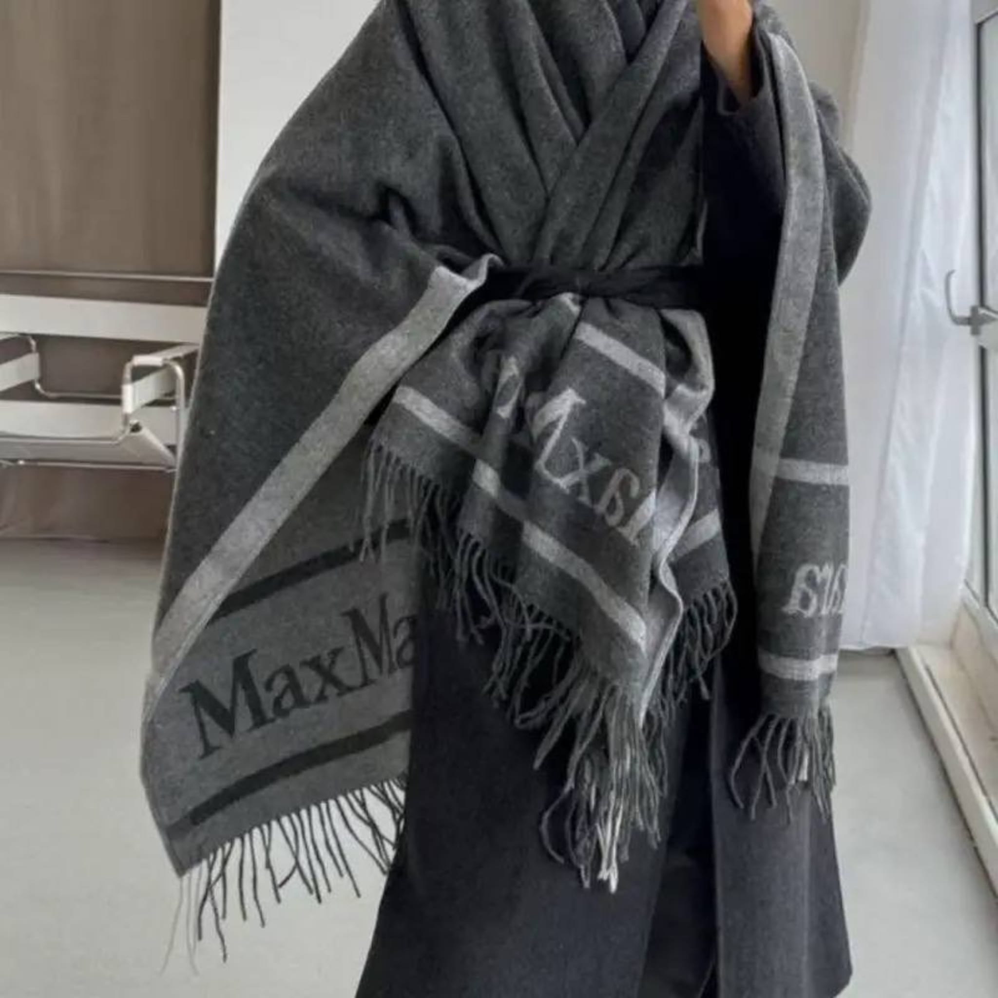 Палантин Max Mara
