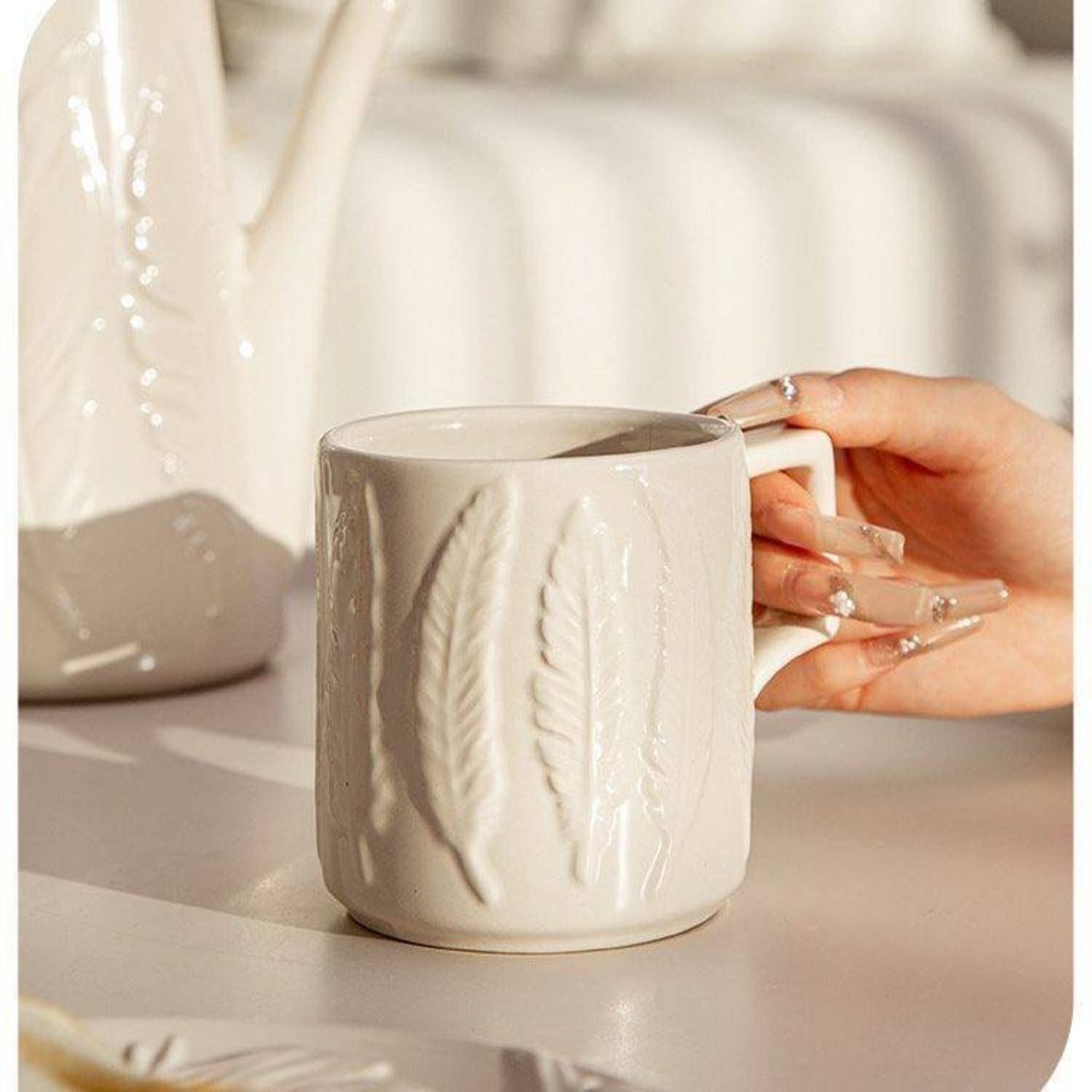 Керамическая кружка с узором перо 350мл