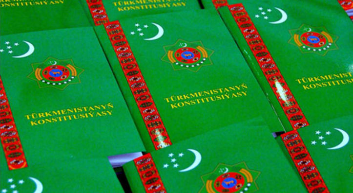 Türkmenistan täze konstitusiýa lapykeç garaşýar.
