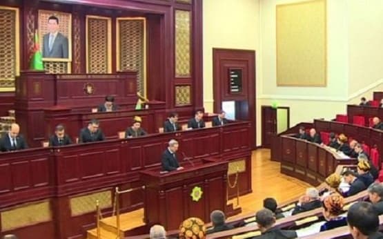 Бердымухаммедов не намерен ослаблять контроль над парламентом.