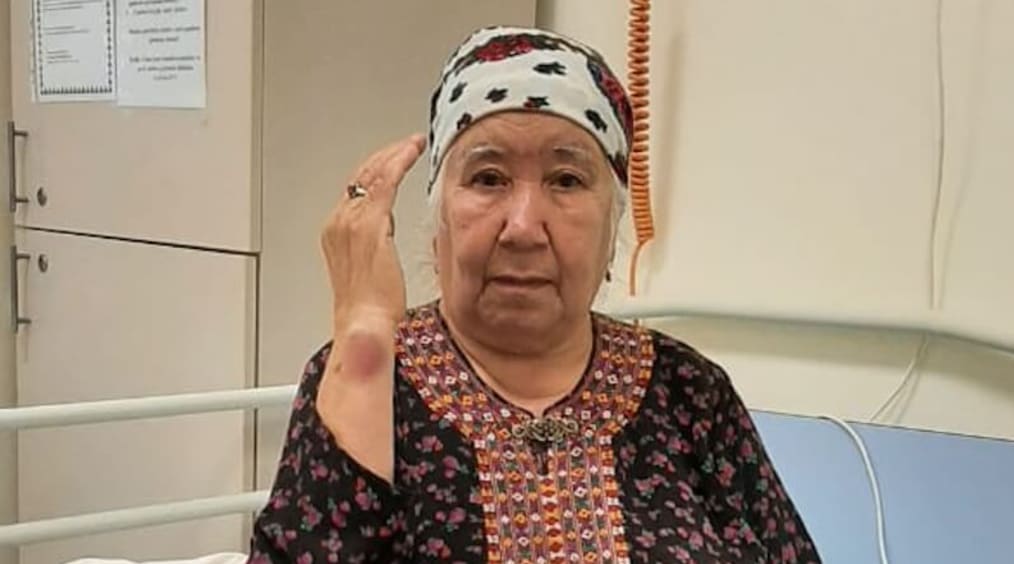Хроника Туркменистана:“Туркменские власти в очередной раз не позволили Солтан Ачиловой выехать из страны для получения международной премии (дополнено)“