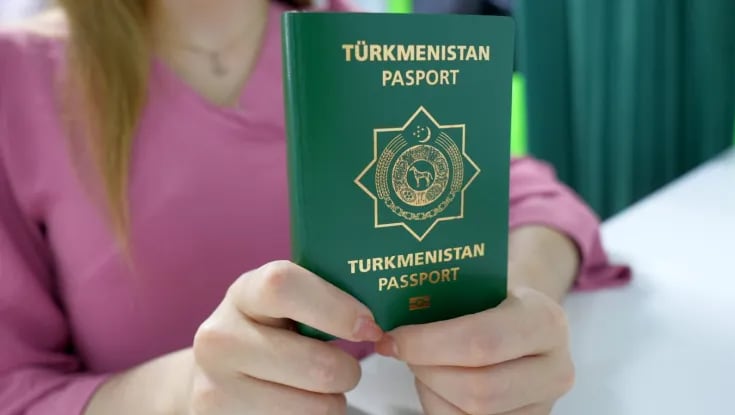  Turkmen.news «Я как будто живу в клетке»: HRW и ТХФ выпустили доклад о туркменах в эмиграции, которым власти Туркменистана не меняют паспорта