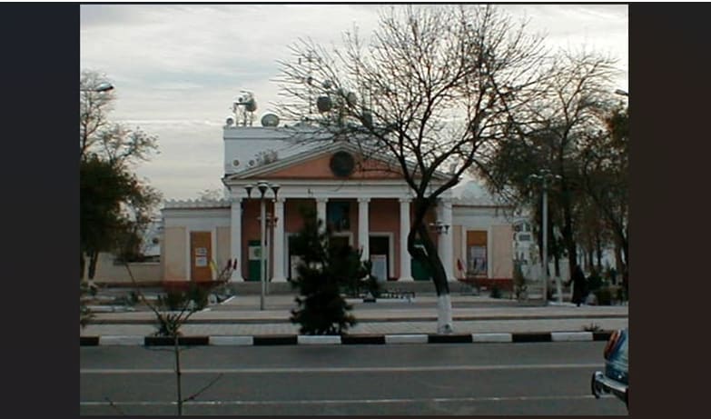 Nyýazow rus teatryny ýykdy.