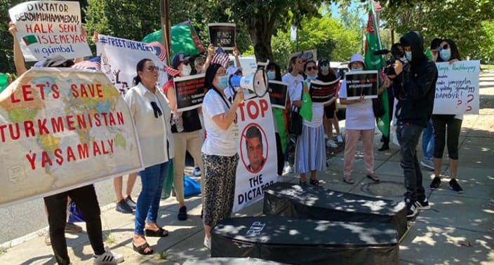  Türkmen häkimýetleri protest seslerini basyp ýatyrmana synanyşýarlar.