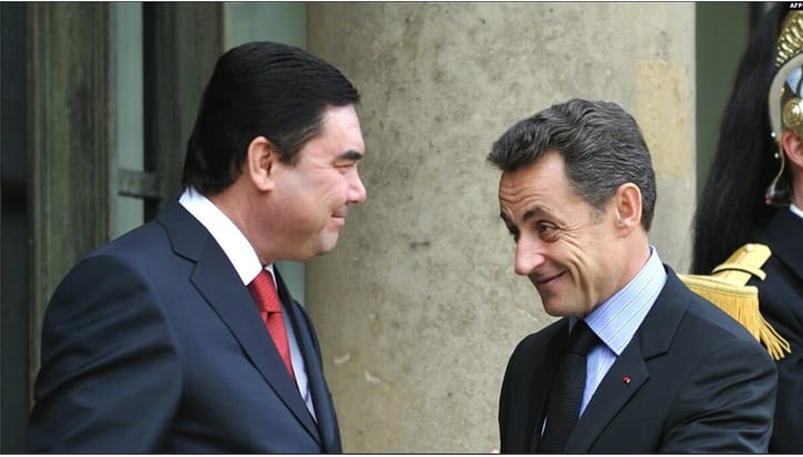 Berdimuhammedow abraý üçin Pariže gitdi.