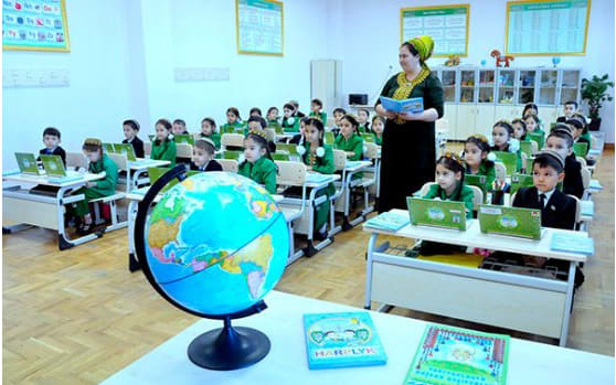 ”Каждый гражданин Туркменистана имеет право на образование.”