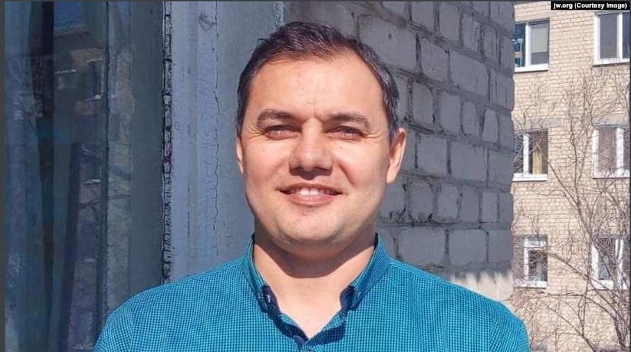 Azatlyk Radiosy  „Russiýa Ýehowa şaýadynyň raýatlygyny ýatyrdy, Türkmenistana deportasiýa etdi