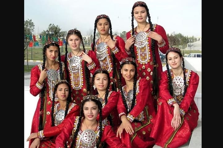 Türkmenistan resmi däl geýim tertibine gözegçiligi güýçlendirdi.