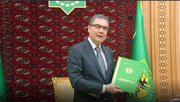 Konstitusiýany üýtgedijiler.