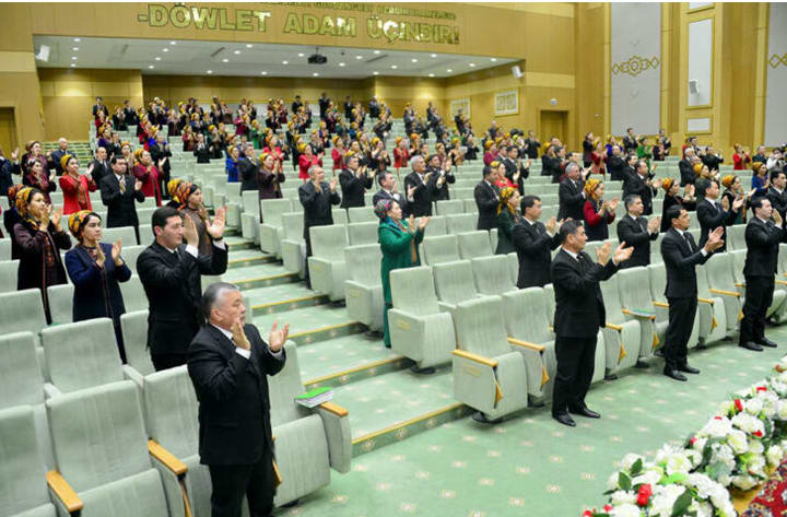 Demokratiýa hemmeler üçin däl. Türkmenistanda ýygnaklara we mitinglere rugsat berildi.