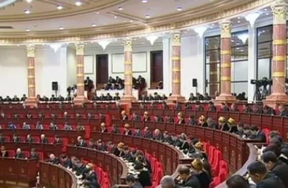 Üçden-bäşe çenli.