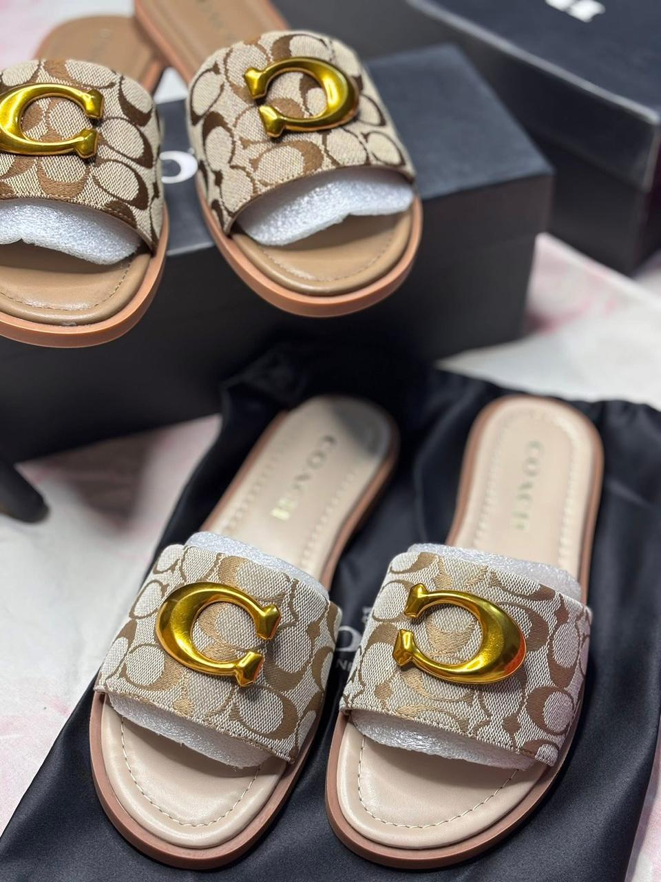 Coach : The Signature Monogram Slide