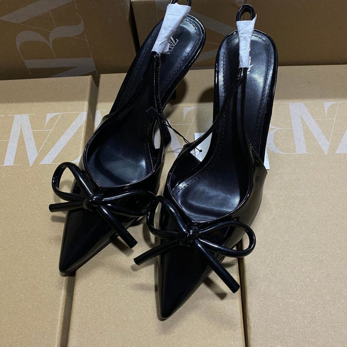 Bow heels