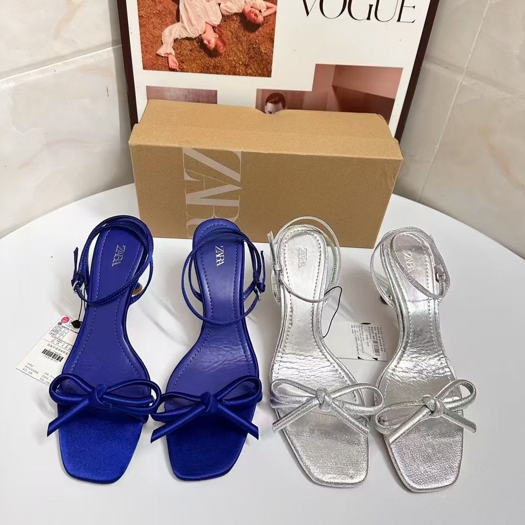 Bow charm strap heels ✨