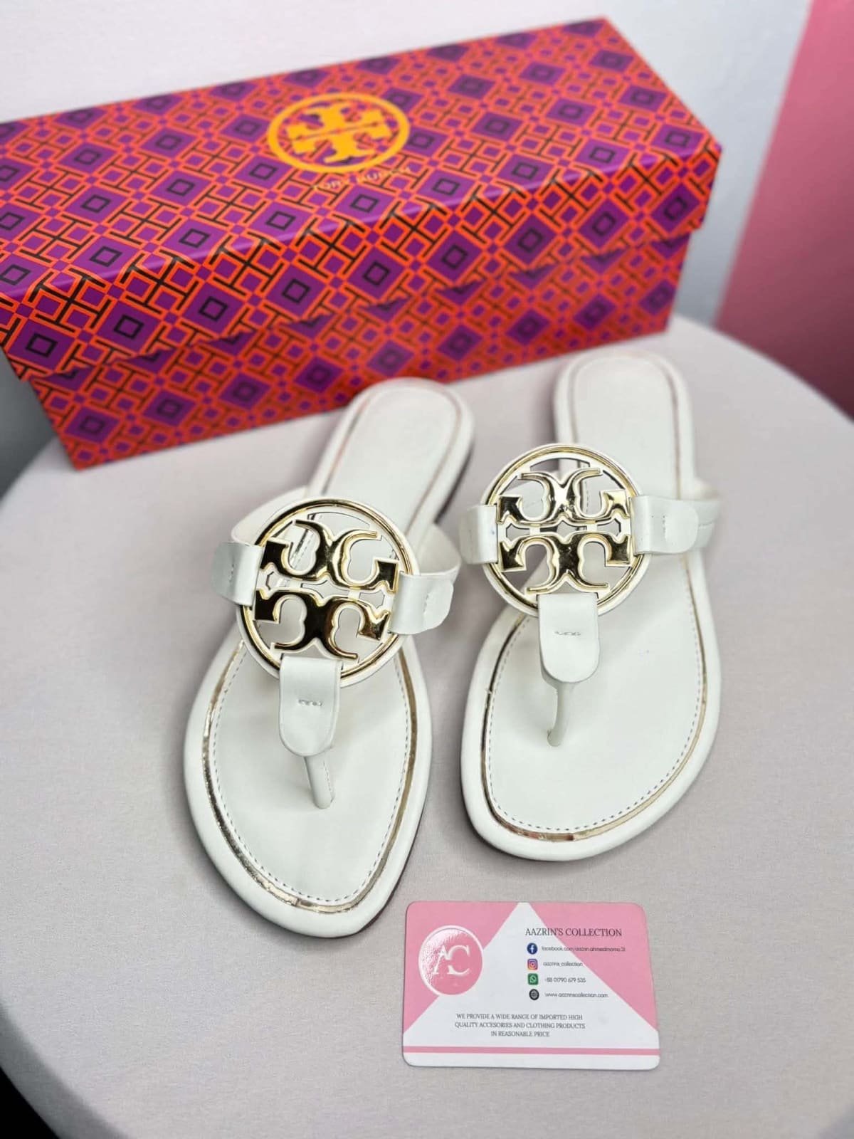 Tory Burch : The Medallion Icon Sandal 4