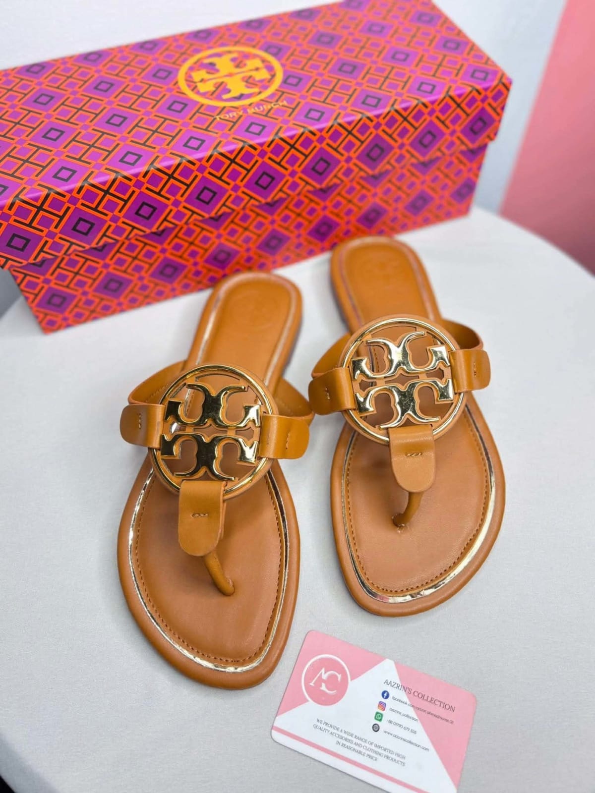 Tory Burch : The Medallion Icon Sandal 5