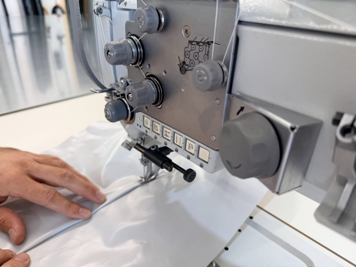 Macchina da cucire industriale nel laboratorio epico.ch