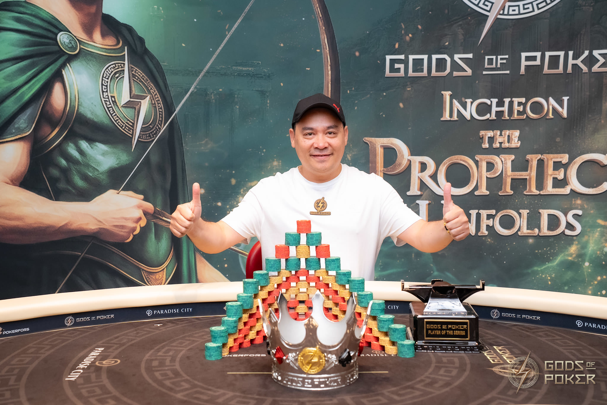 GOP Incheon 2026 Khép Lại Kỷ Nguyên Mới: Hanh Tran Lên Ngôi Vô Địch Player of the Series 1 Tay chơi Hanh Tran rạng rỡ bên chiếc cúp Crown Trophy sau khi chính thức đăng quang danh hiệu Player of the Series tại GOP Incheon 2026.