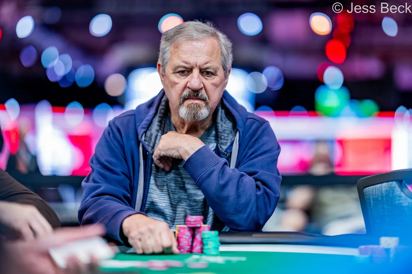 Thomas Savitsky đang nắm giữ ưu thế dẫn đầu Sự kiện #6: USD 1.5K Seven Card Stud