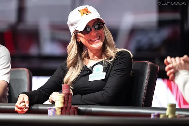 Nữ vận động viên Kristen Foxen duy trì phong độ ổn định, đóng gói khối lượng chip lớn để ghi tên mình vào nhóm cạnh tranh chức vô địch 1.77 M USD.