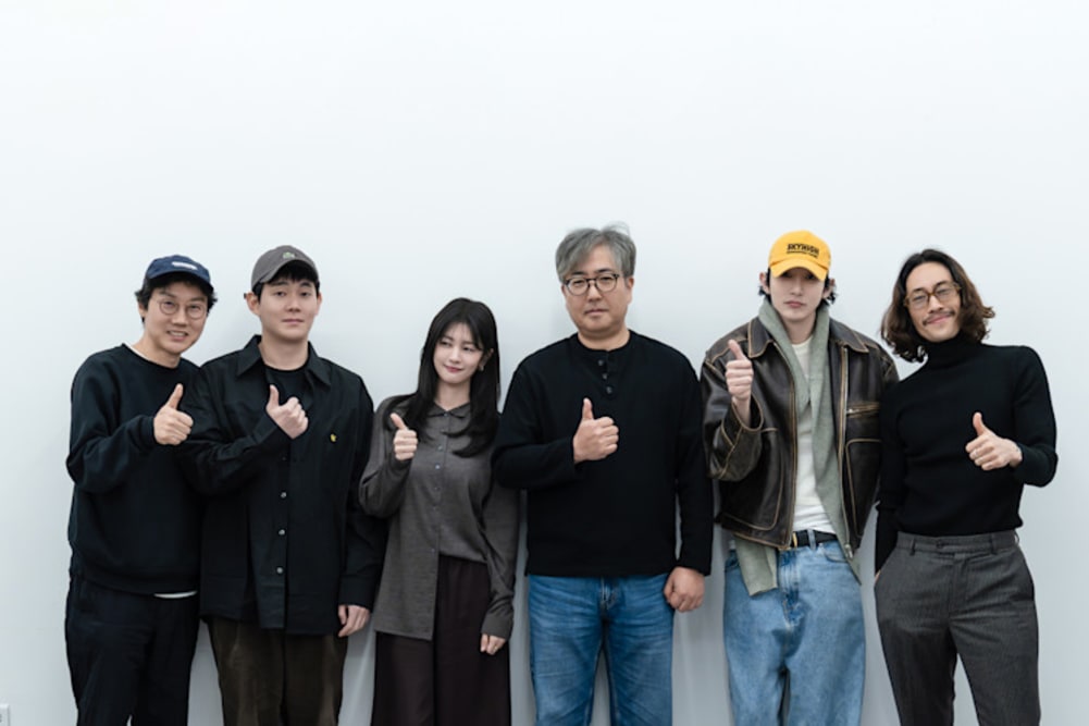The producer, Hwang Dong-hyuk, actors Ryu Kyung-soo, Jung So-min, director Choi Young-hwan next to Lee Soo-hyuk, Ryoo Seung-bum cast members