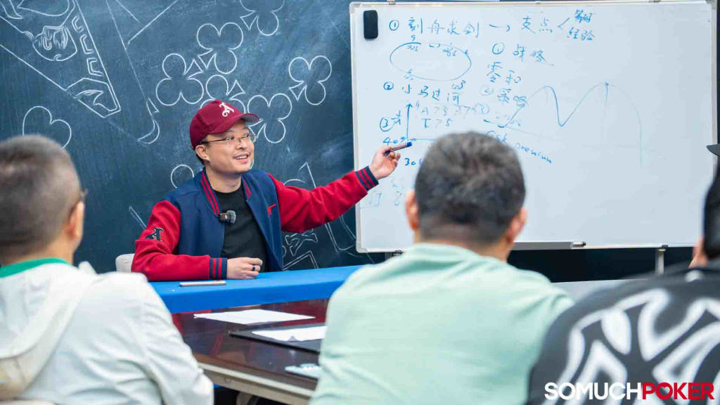 Jin Bo holding a poker lecture on strategy during CPG Championship