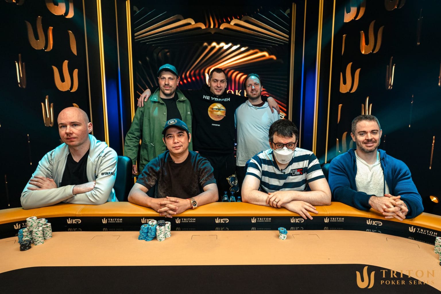 Toàn cảnh bàn chung kết Sự kiện 13 NLH/PLO Mix, nơi những tay chơi hàng đầu thế giới sẵn sàng ném tiền vào các pot khổng lồ để tranh giành ngôi vương.