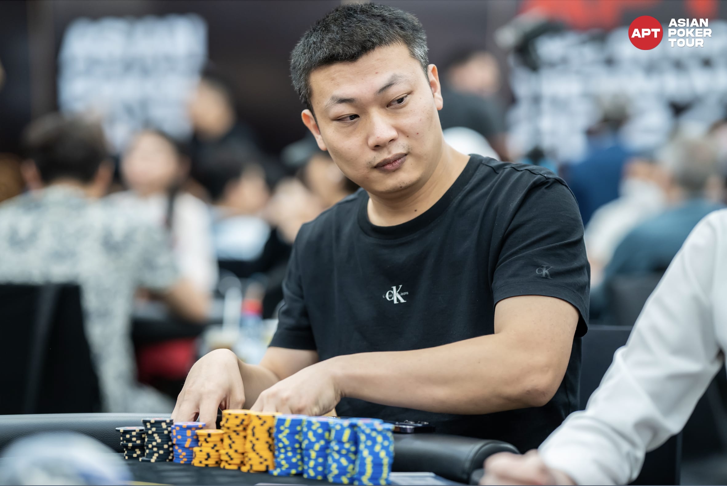 APT Phu Quoc 2024 Main Event Sees Jinlong Hu in the Lead into Day 2